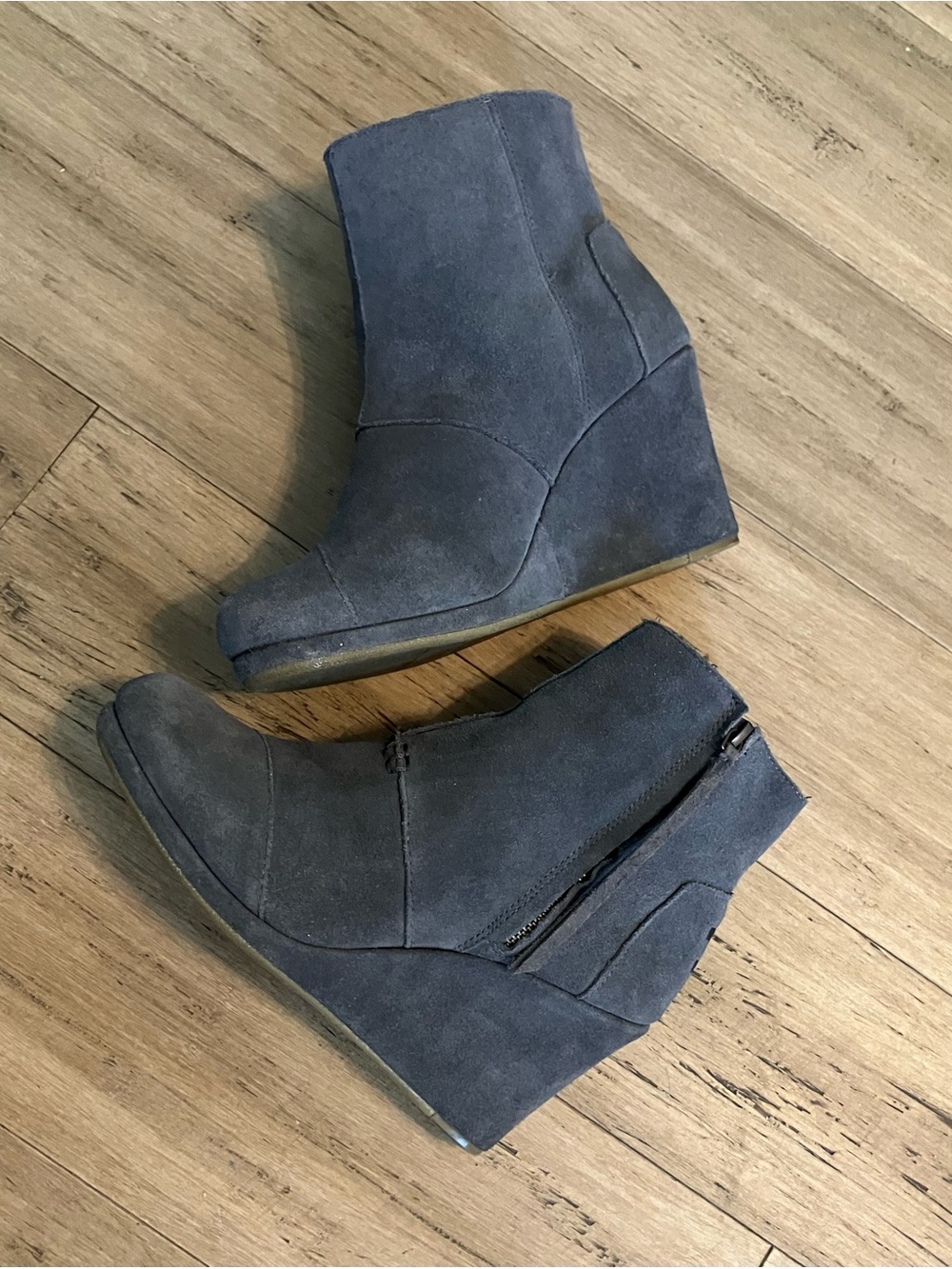 Tom’s grey side zip wedge faux suede women’s ankle boots size 7.5